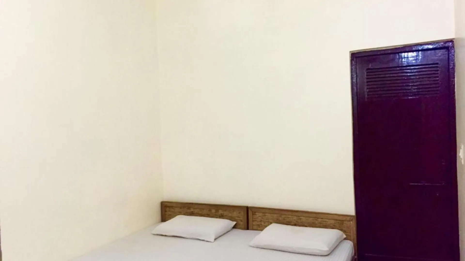 Goroomgo Shanti Guest House Varanasi Near Ganga Ghat contacts