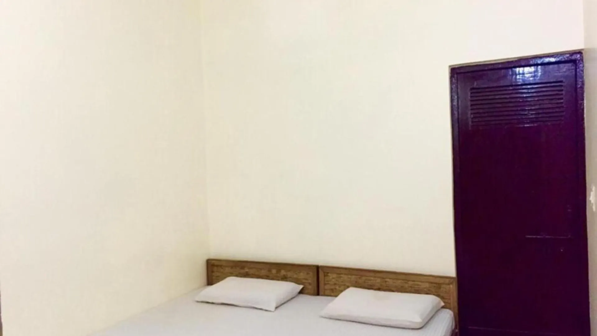 Goroomgo Shanti Guest House Varanasi Near Ganga Ghat