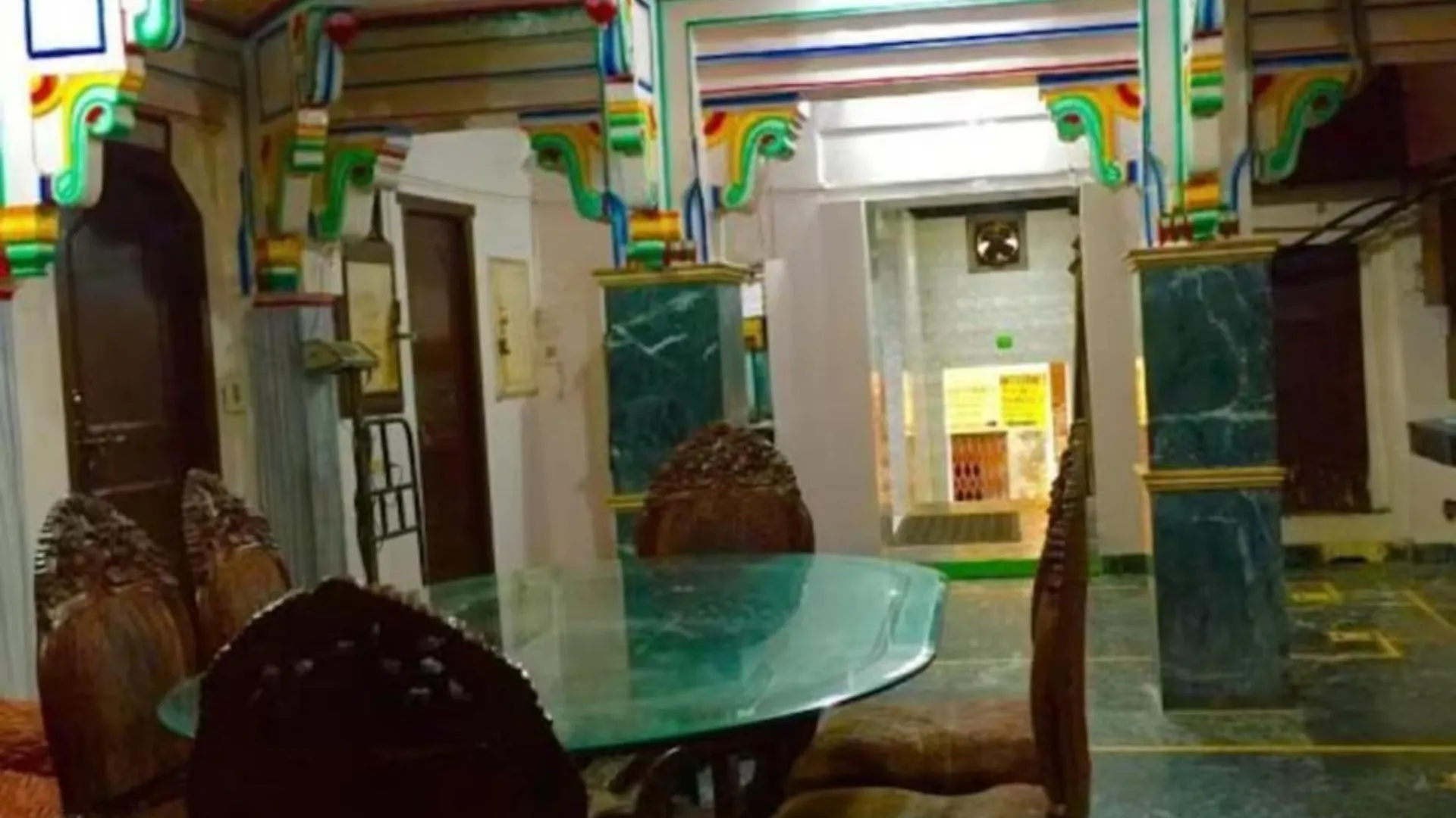 Hotel Goroomgo Shanti Guest House Varanasi Near Ganga Ghat