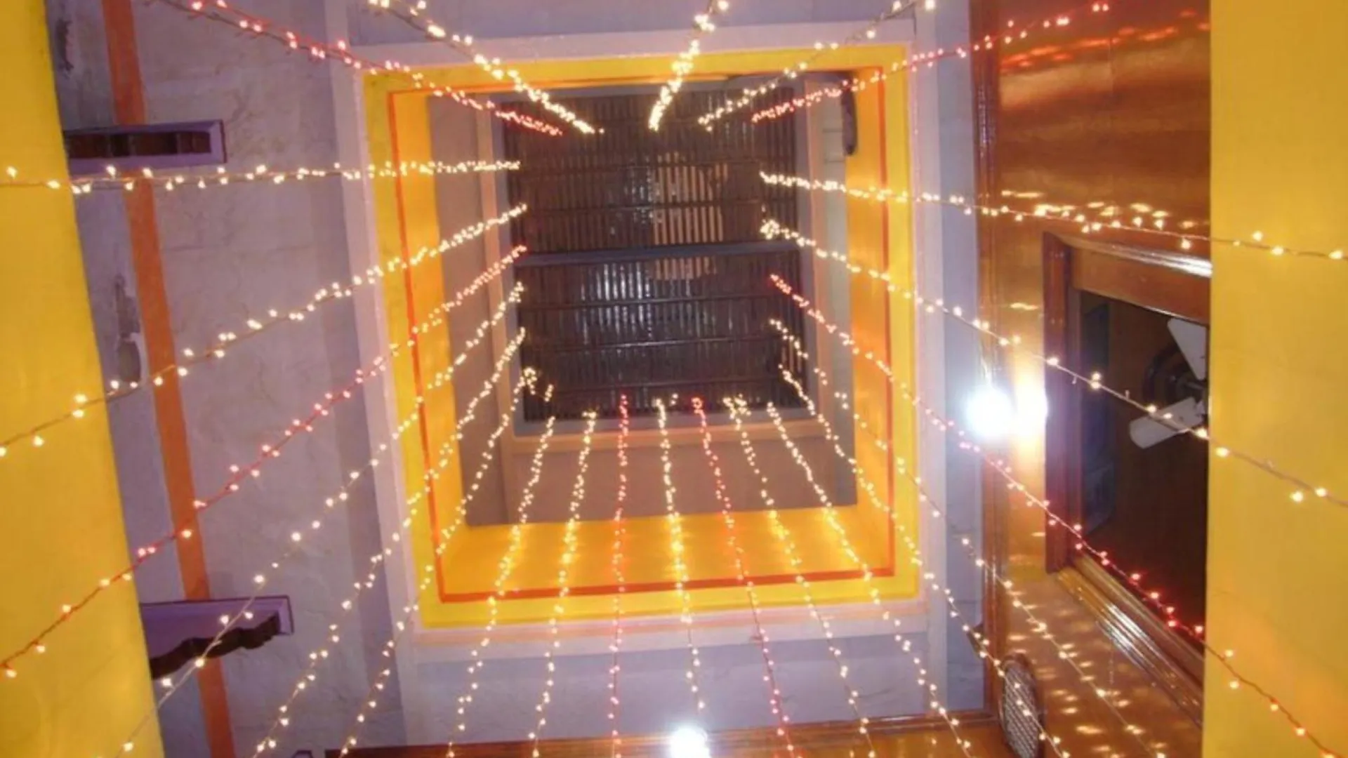 Goroomgo Shanti Guest House Varanasi Near Ganga Ghat Hotel